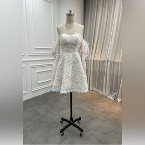 Bridal mini dress with detached sleeves